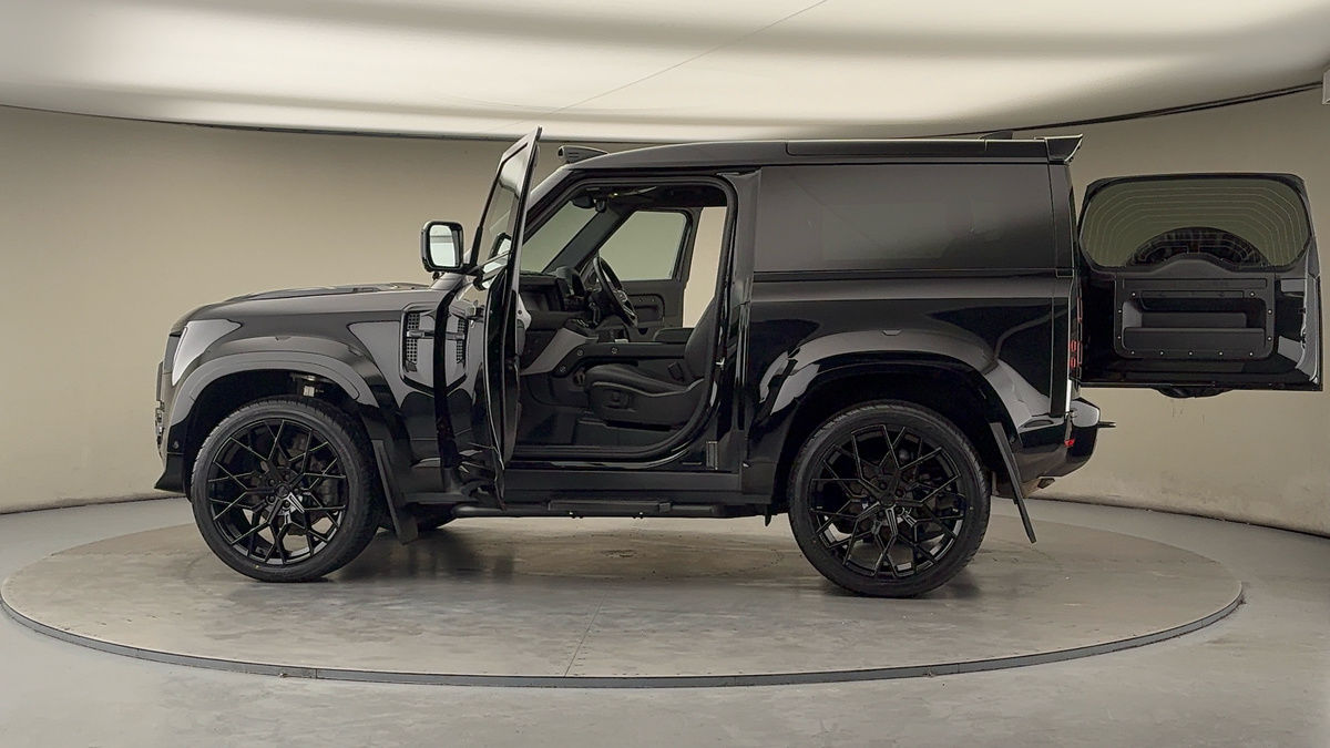 More views of Land Rover Defender 90