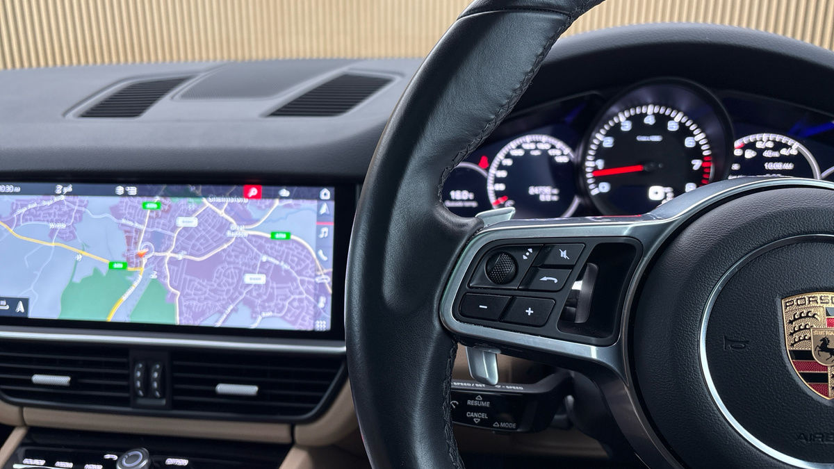 Porsche Cayenne Image 13