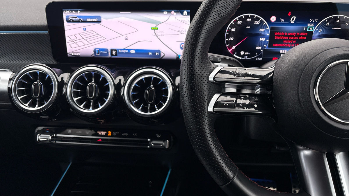 Mercedes-Benz GLB Image 13