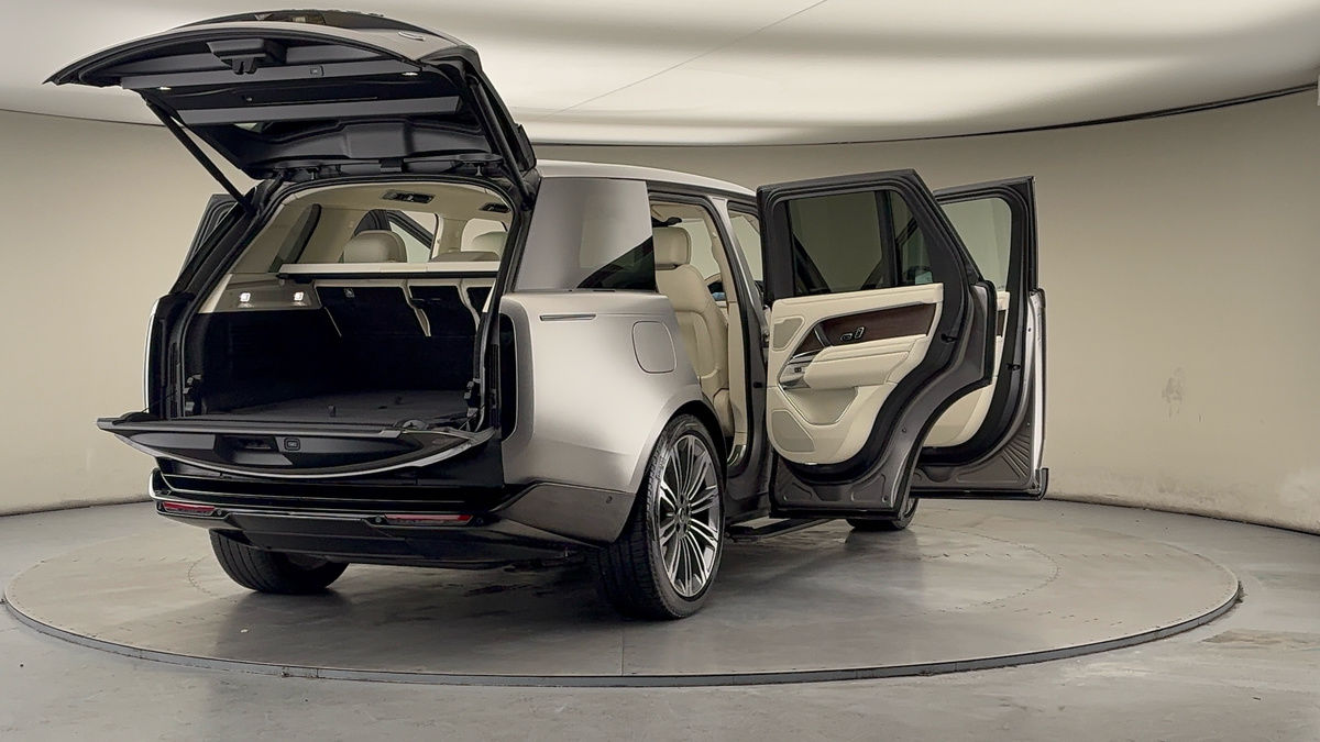 More views of Land Rover Range Rover