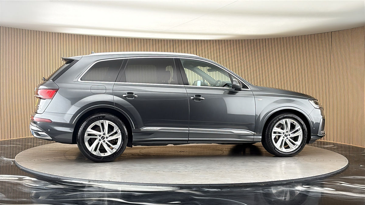 More views of Audi Q7