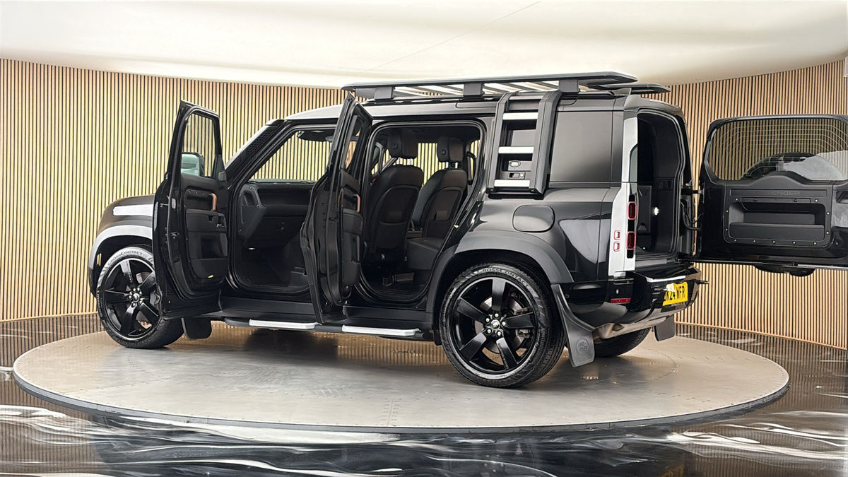 More views of Land Rover Defender 110