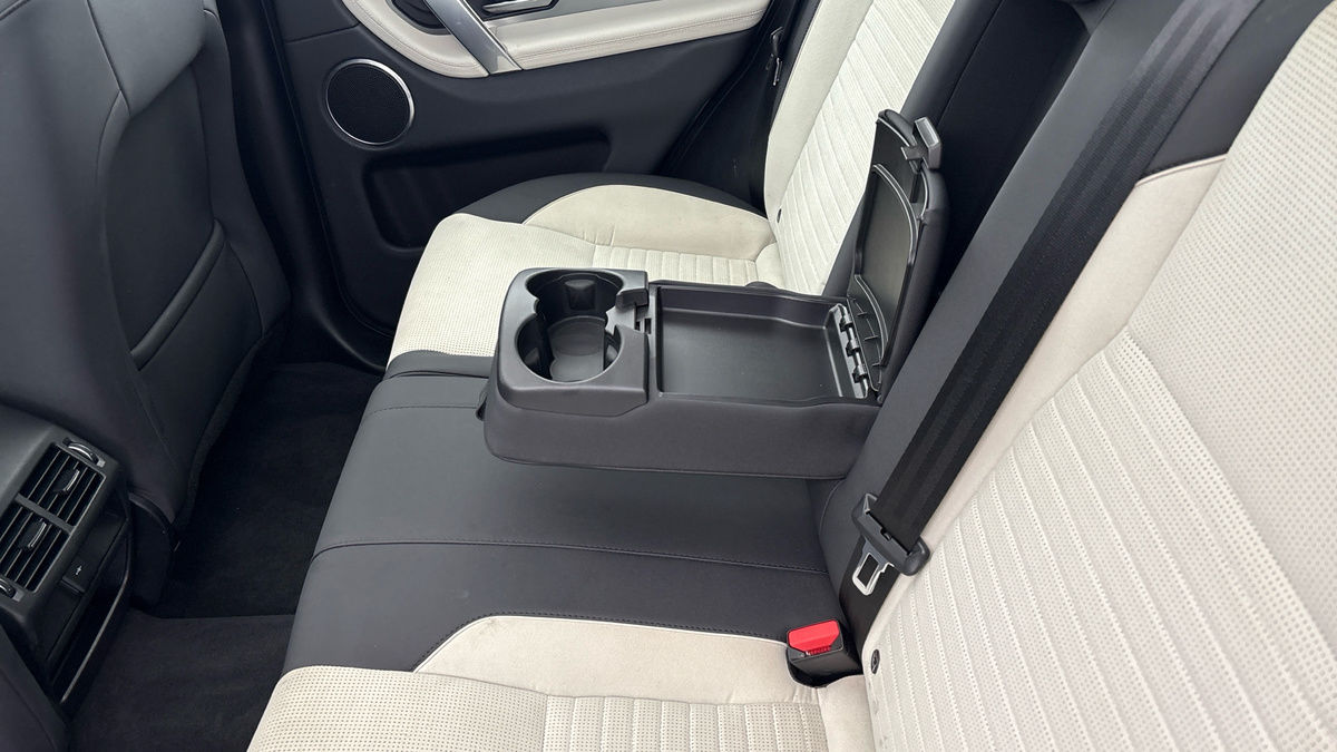 Land Rover Discovery Sport Image 9