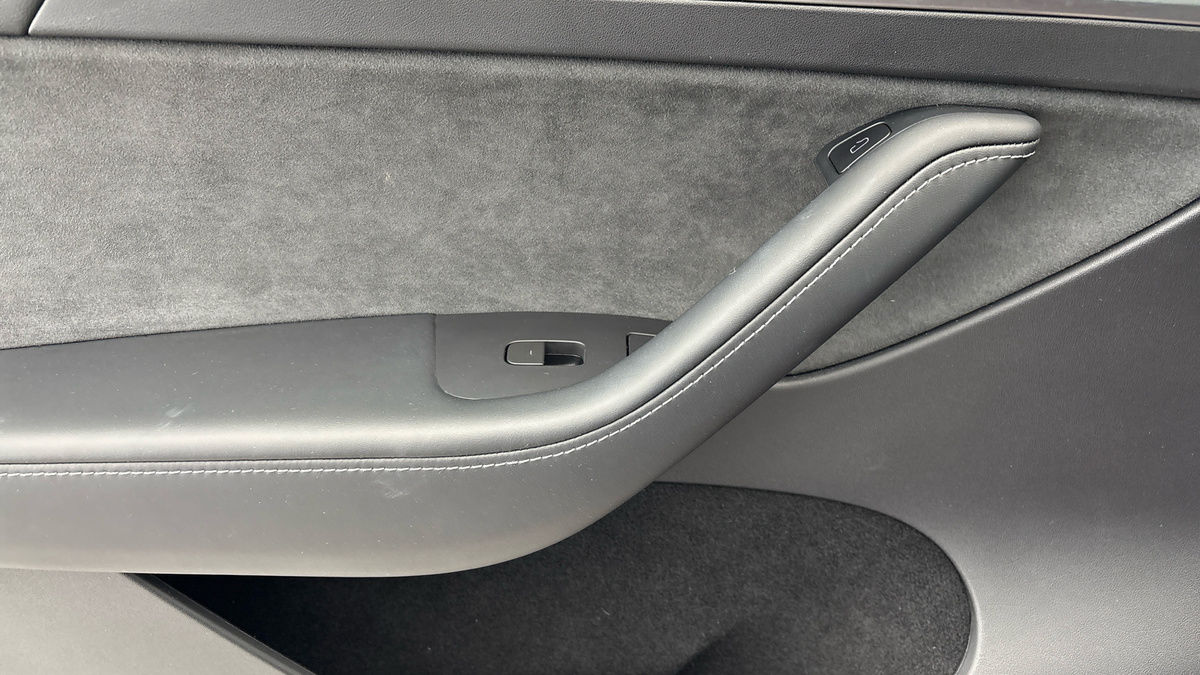 Tesla Model Y Image 19