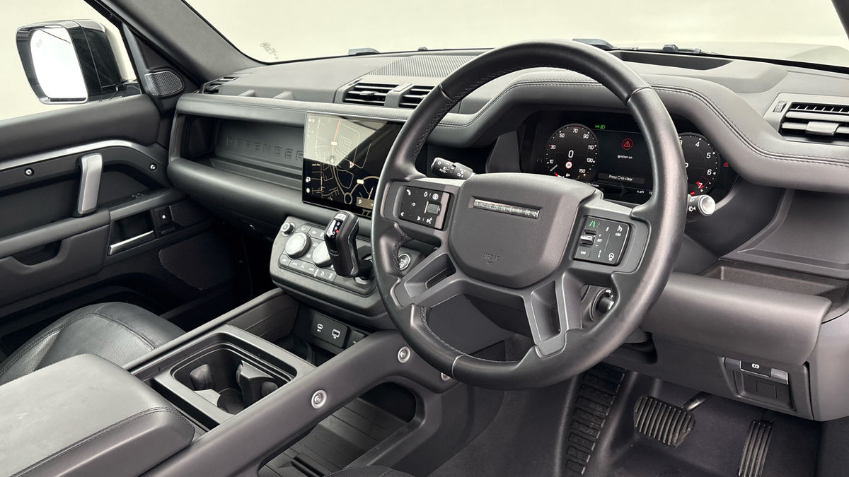 Land Rover Defender 110 Image 5