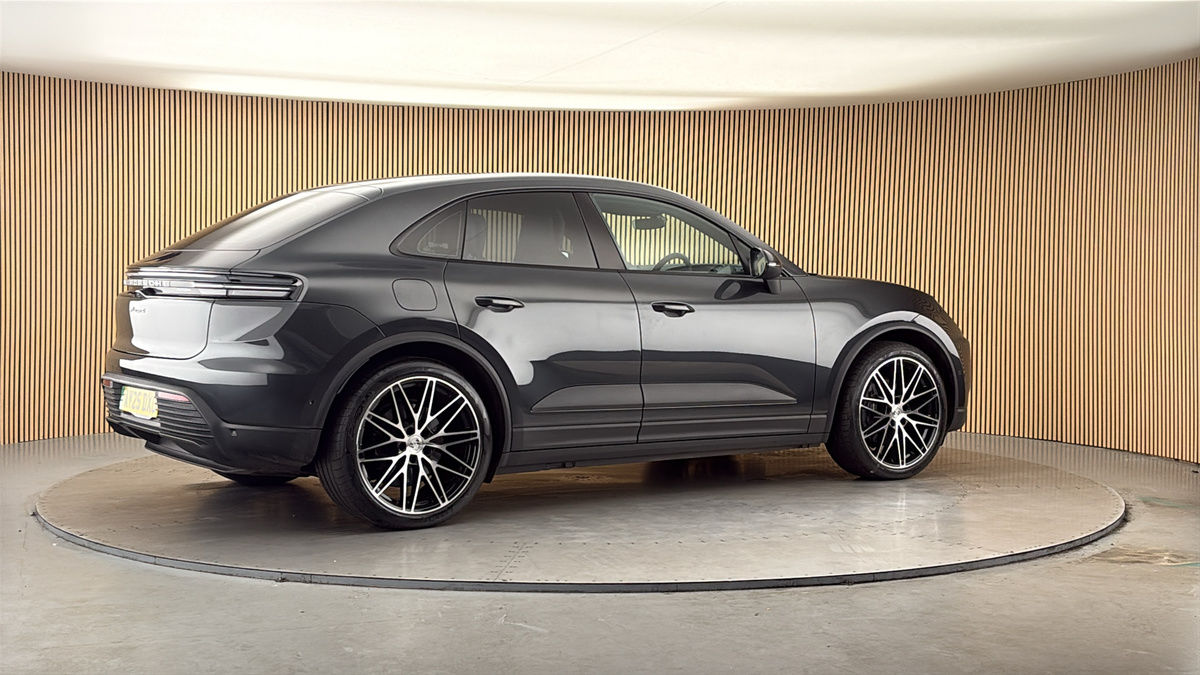 More views of Porsche Macan