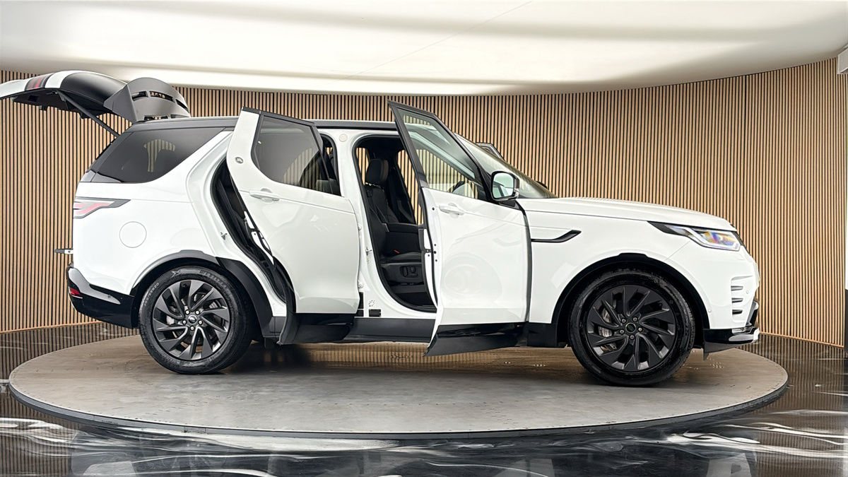 More views of Land Rover Discovery