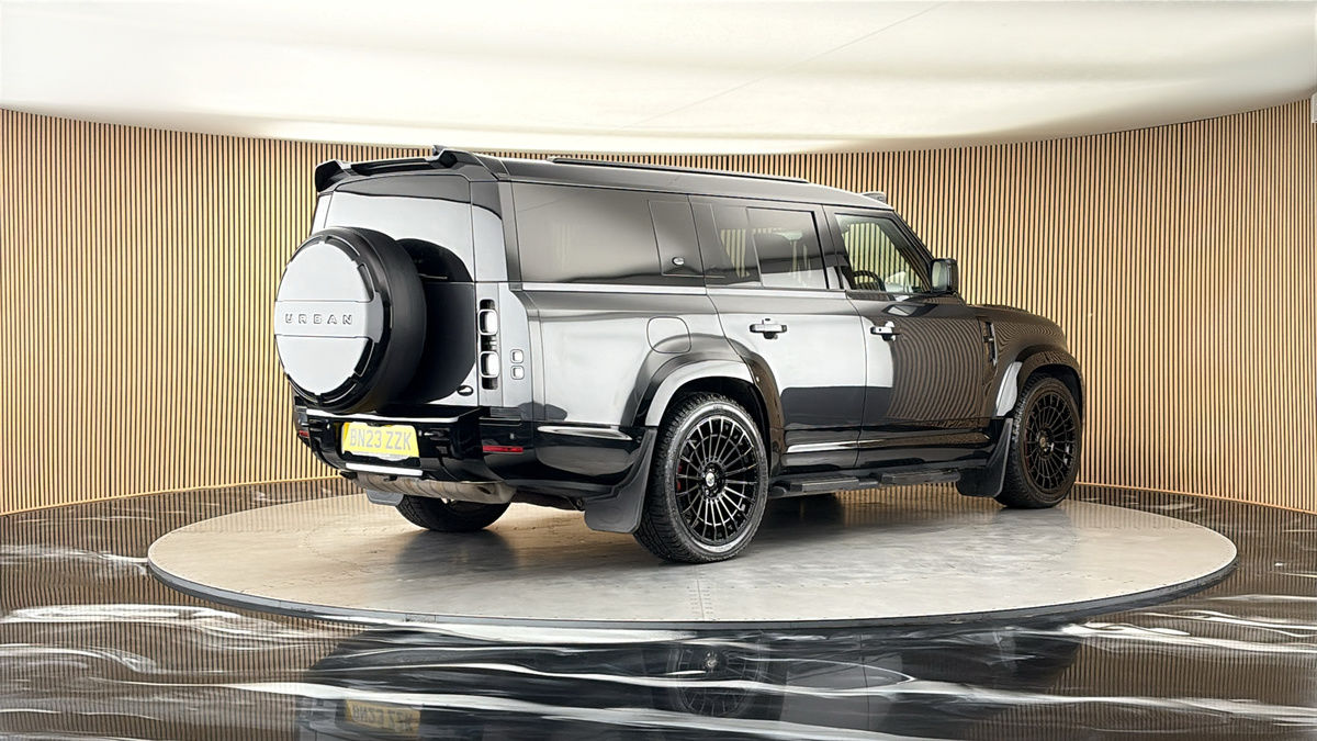 Land Rover Defender 130 Urban Image 21