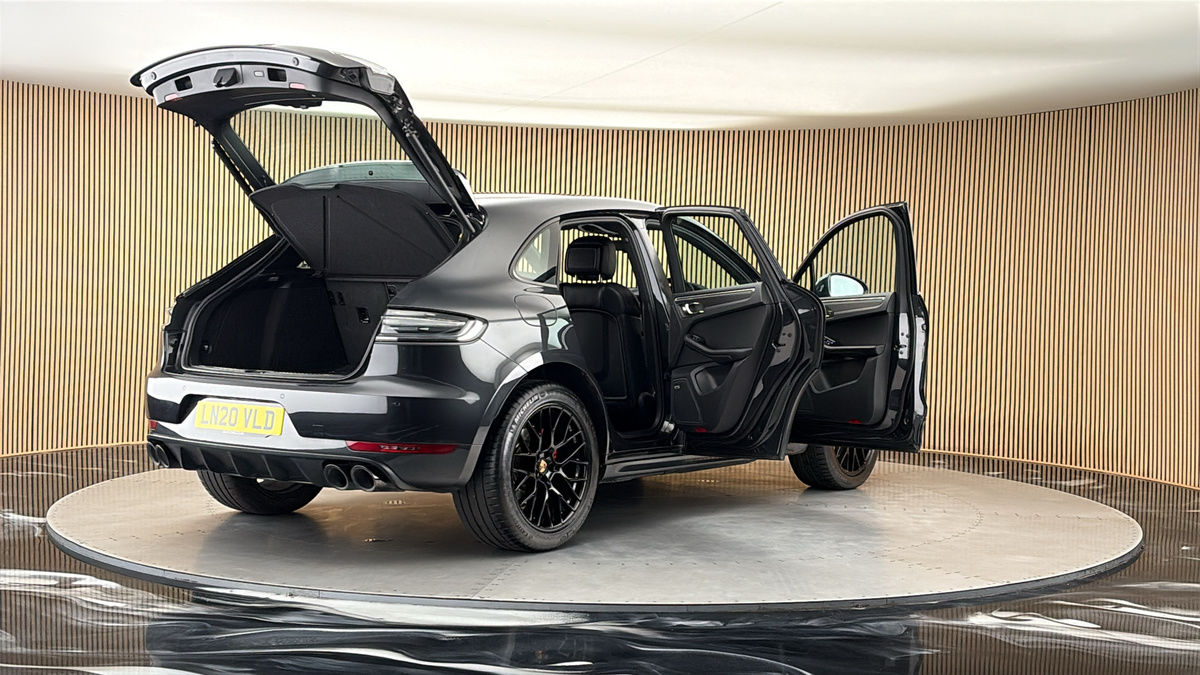 More views of Porsche Macan