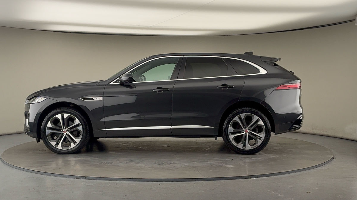 Jaguar F-PACE Image 15