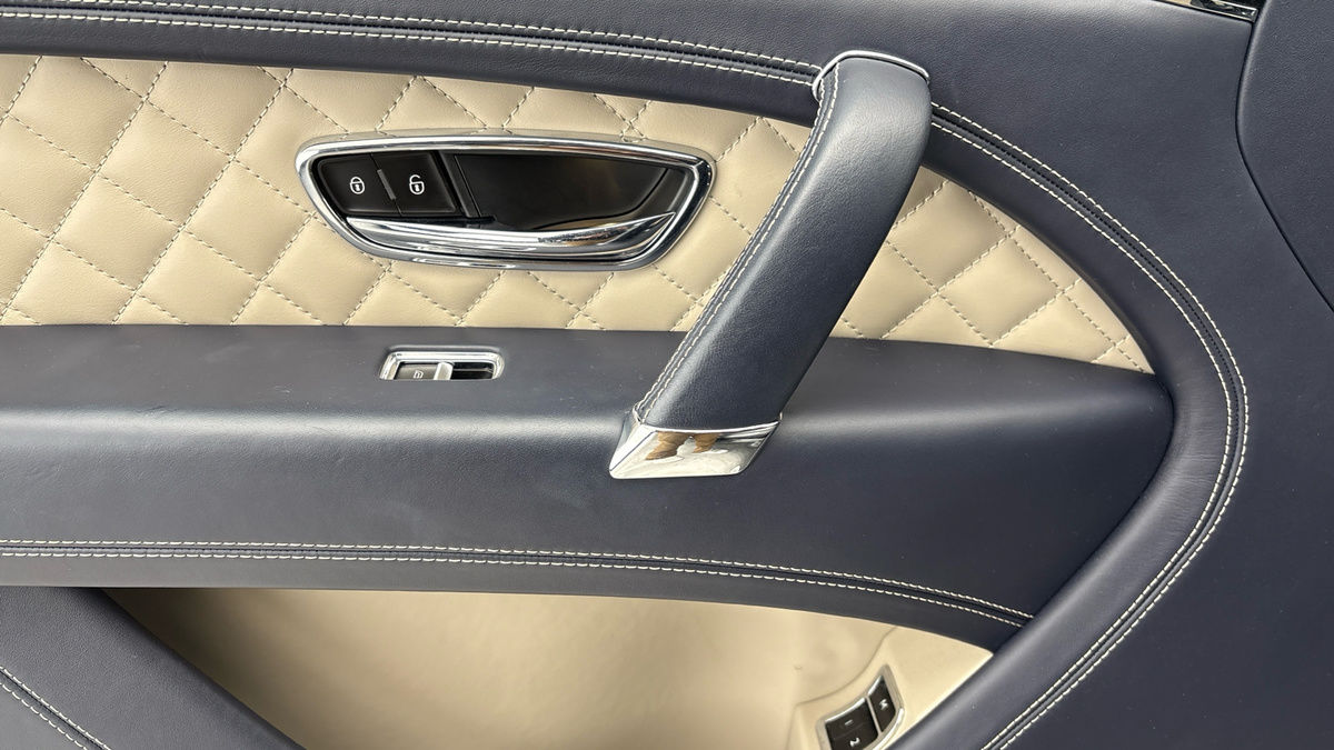 Bentley Bentayga Image 19