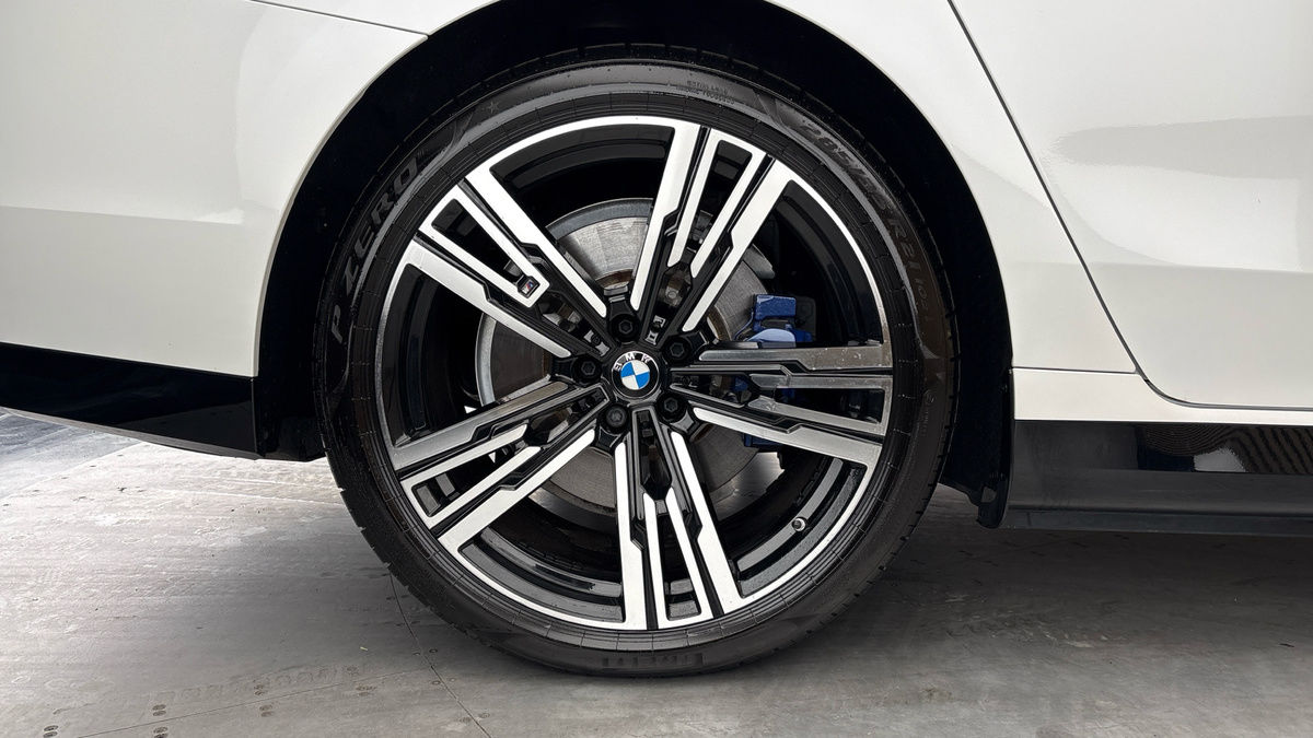 More views of BMW i7