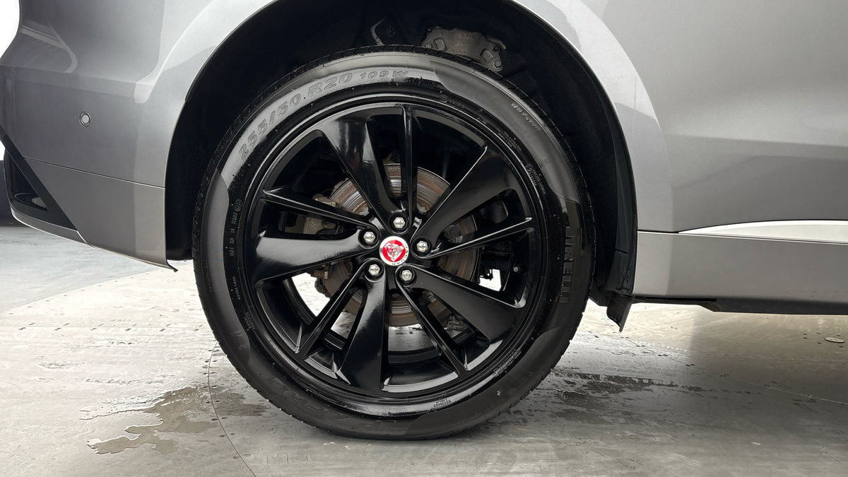 Jaguar F-PACE Image 10