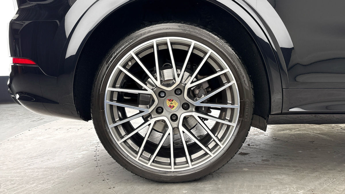 Porsche Cayenne Image 10