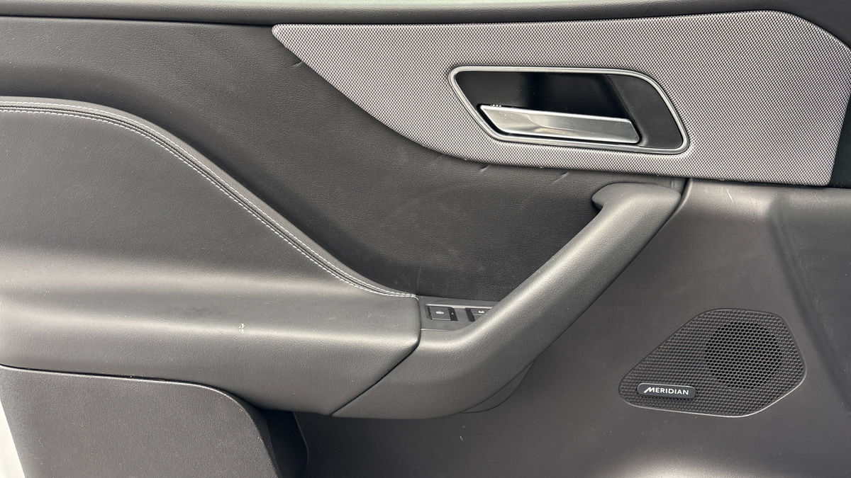 Jaguar F-PACE Image 19