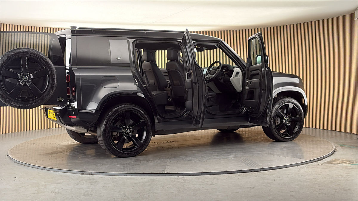 More views of Land Rover Defender 110