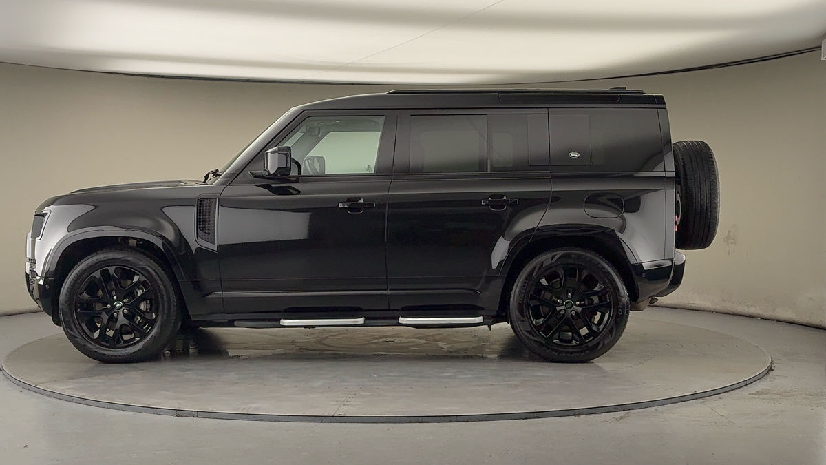 Land Rover Defender 110 Image 15