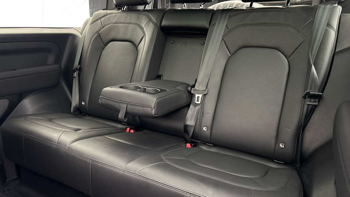 Land Rover Defender 90 Image 9