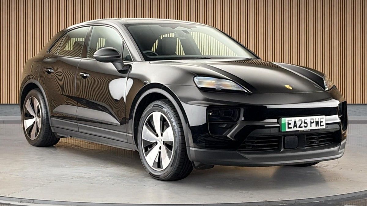 Porsche Macan Sticky Header Image