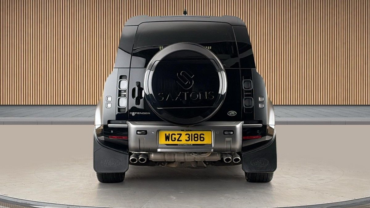 Land Rover Defender 110 Image 4
