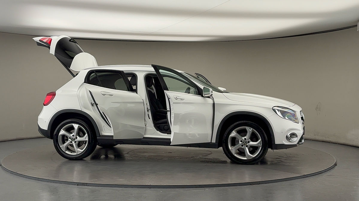 More views of Mercedes-Benz GLA