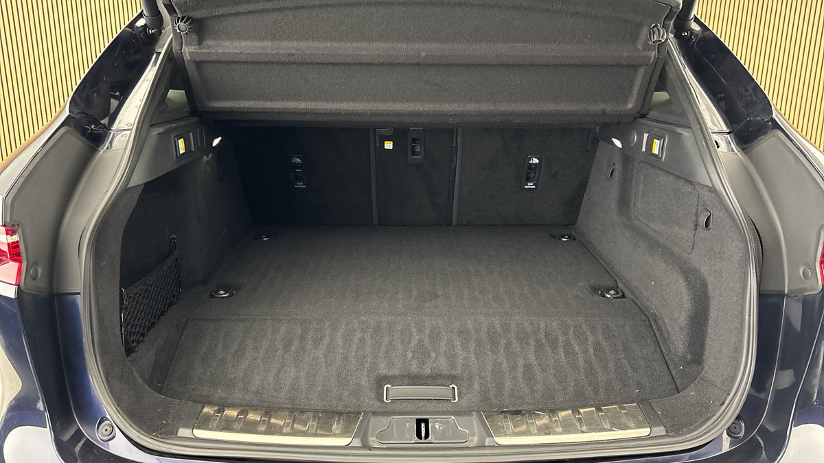 Jaguar F-PACE Image 11