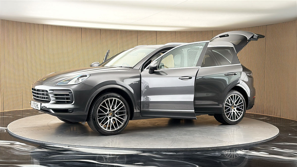 More views of Porsche Cayenne
