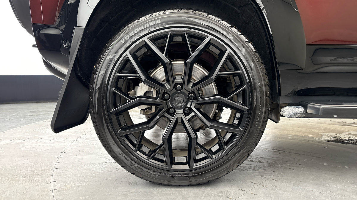 Land Rover Defender 110 Urban Image 10