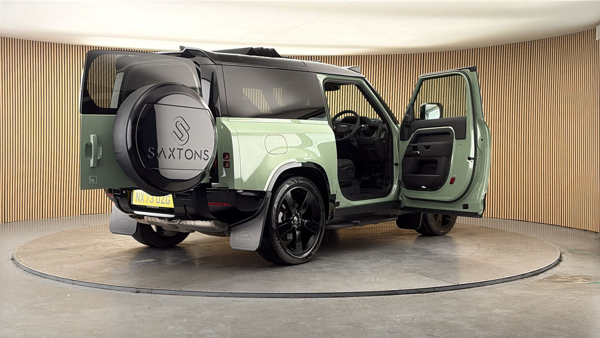 More views of Land Rover Defender 90