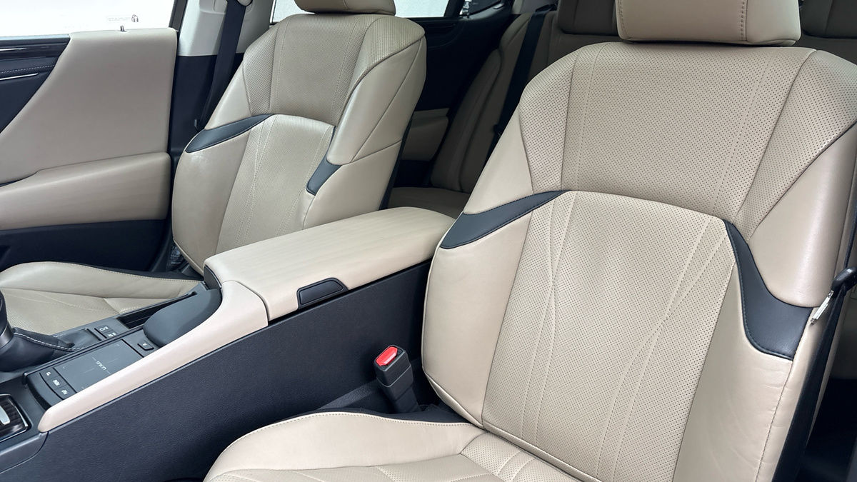 Lexus ES Image 7