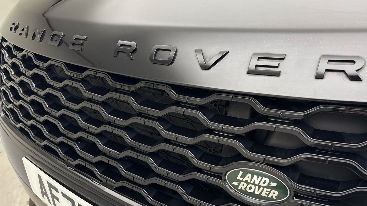 Land Rover Range Rover Velar Image 24