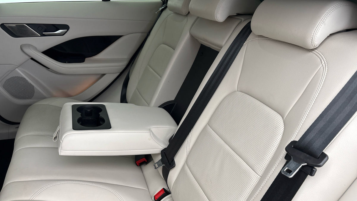 Jaguar I-PACE Image 9