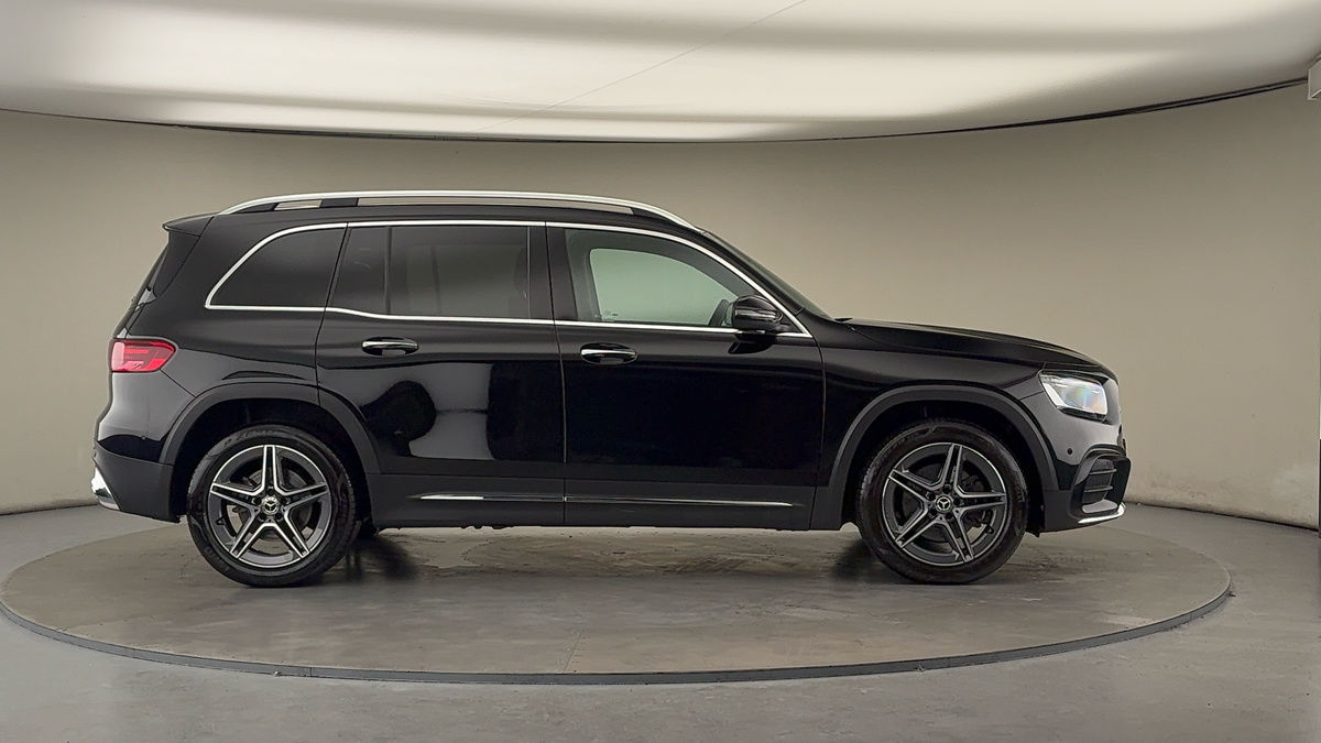 Mercedes-Benz GLB Image 16