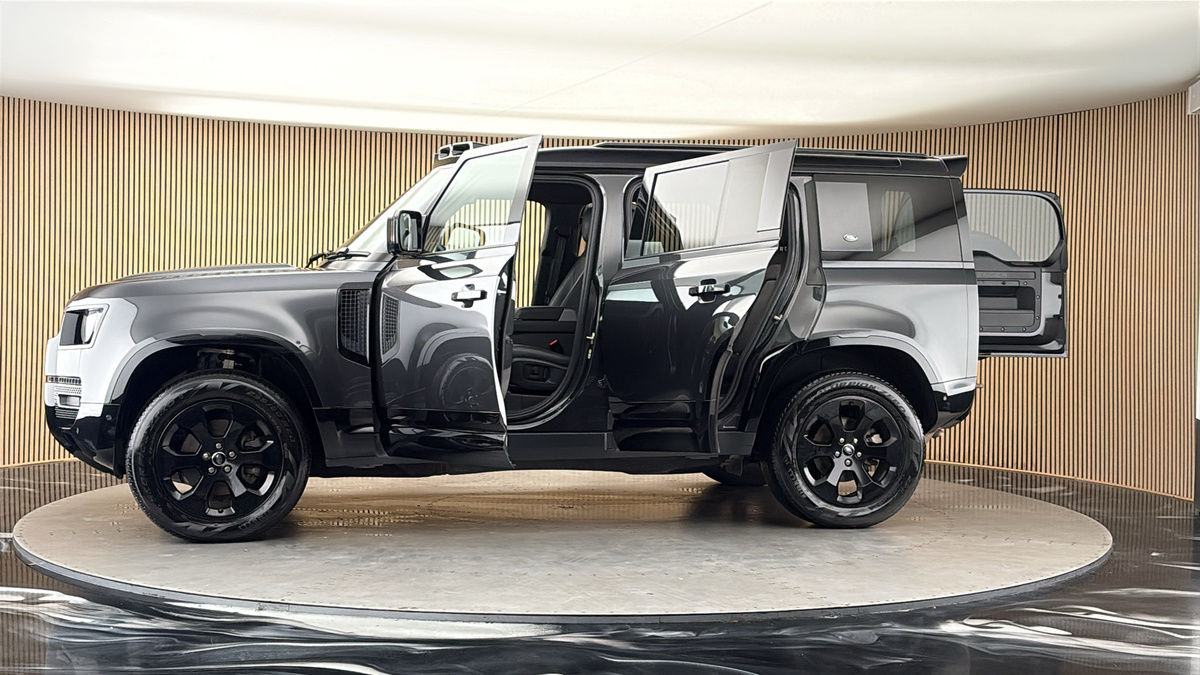 More views of Land Rover Defender 110