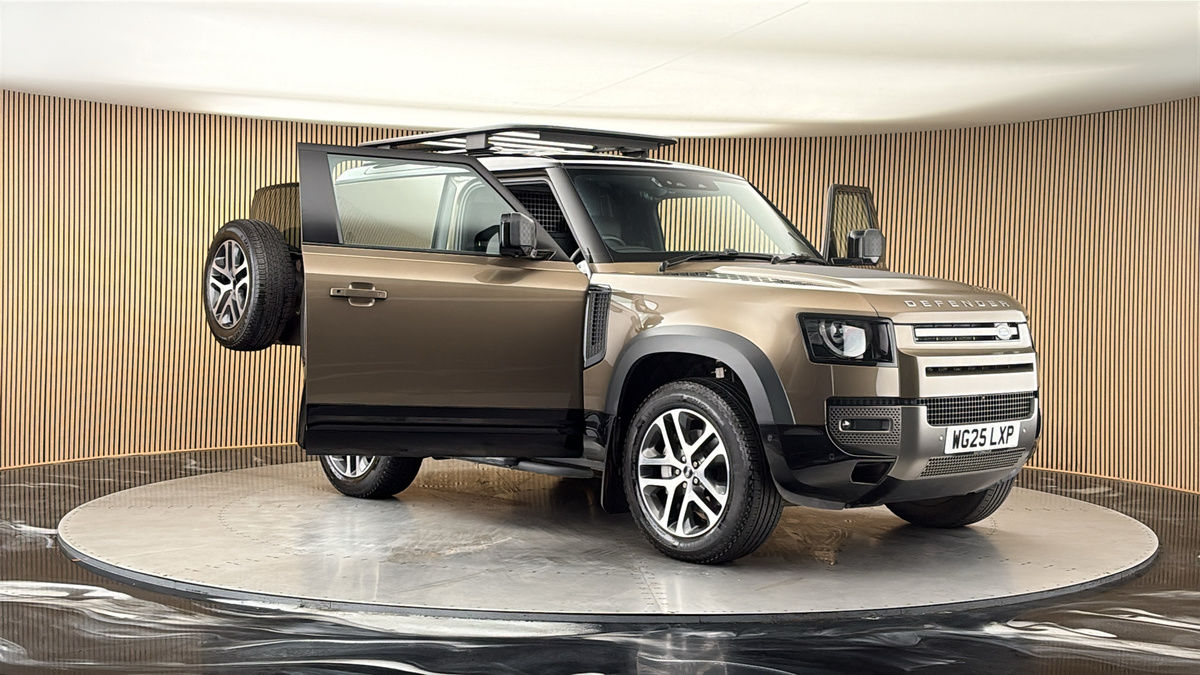 More views of Land Rover Defender 90