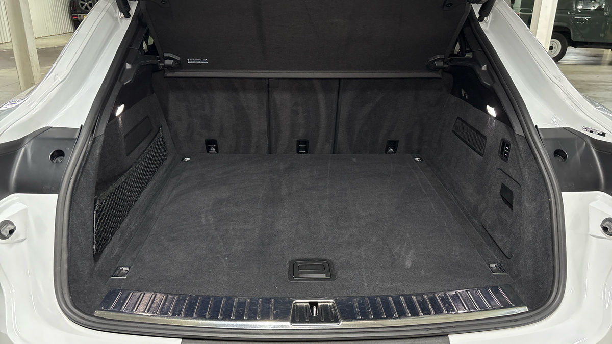 Porsche Cayenne Image 11