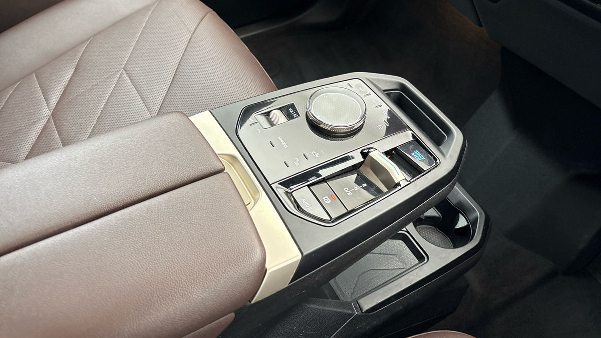 BMW iX Image 18