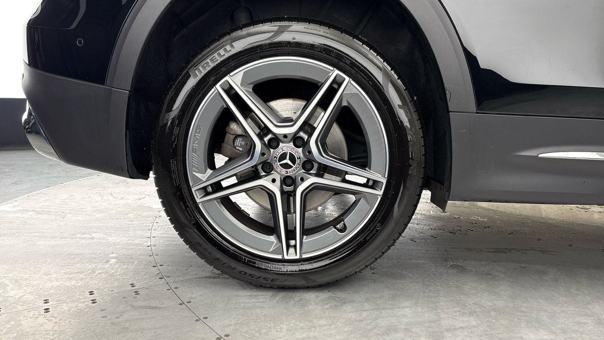 Mercedes-Benz GLB Image 10