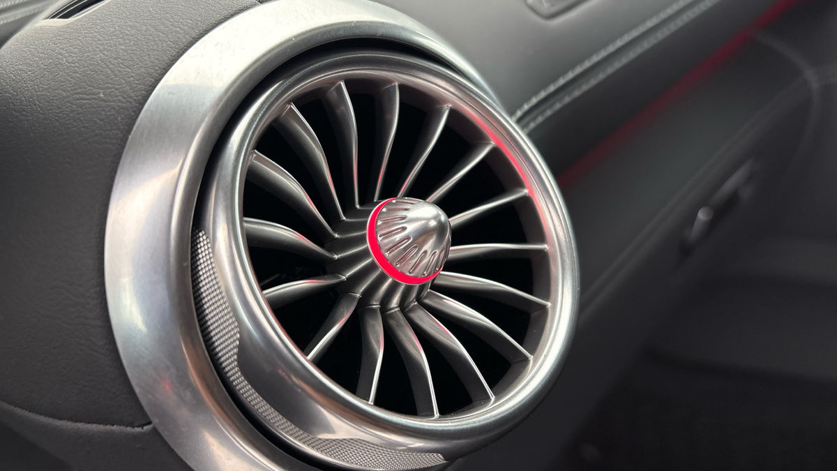 Mercedes-Benz AMG GT Image 29