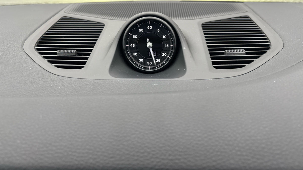 Porsche Cayenne Image 25