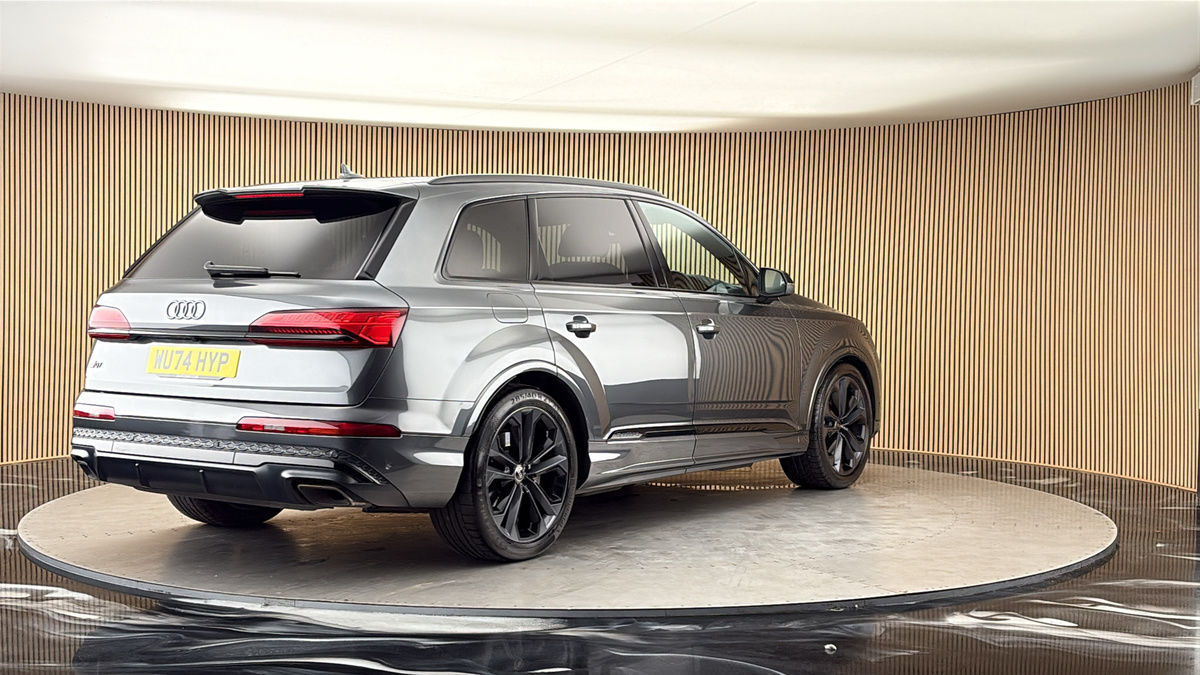 More views of Audi Q7