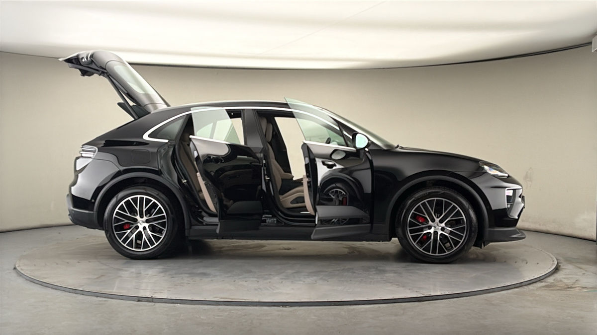 More views of Porsche Macan