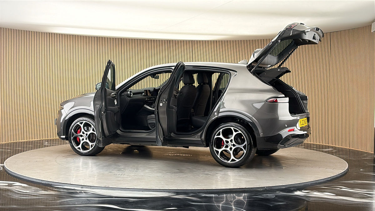 More views of Alfa Romeo Tonale