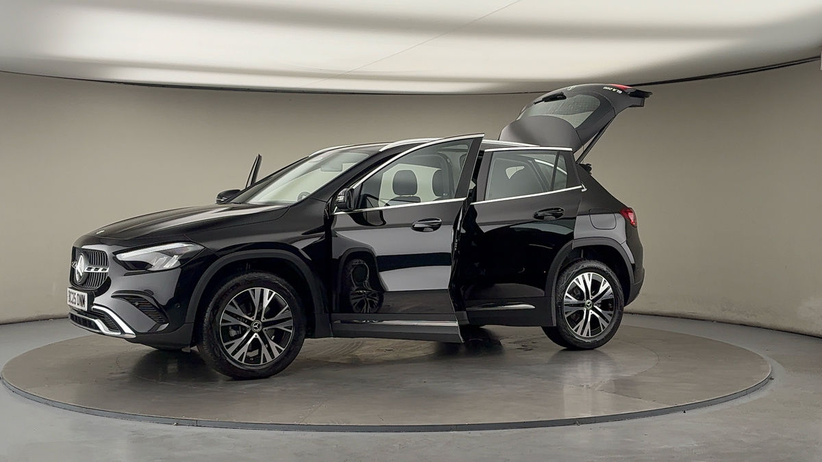 More views of Mercedes-Benz GLA