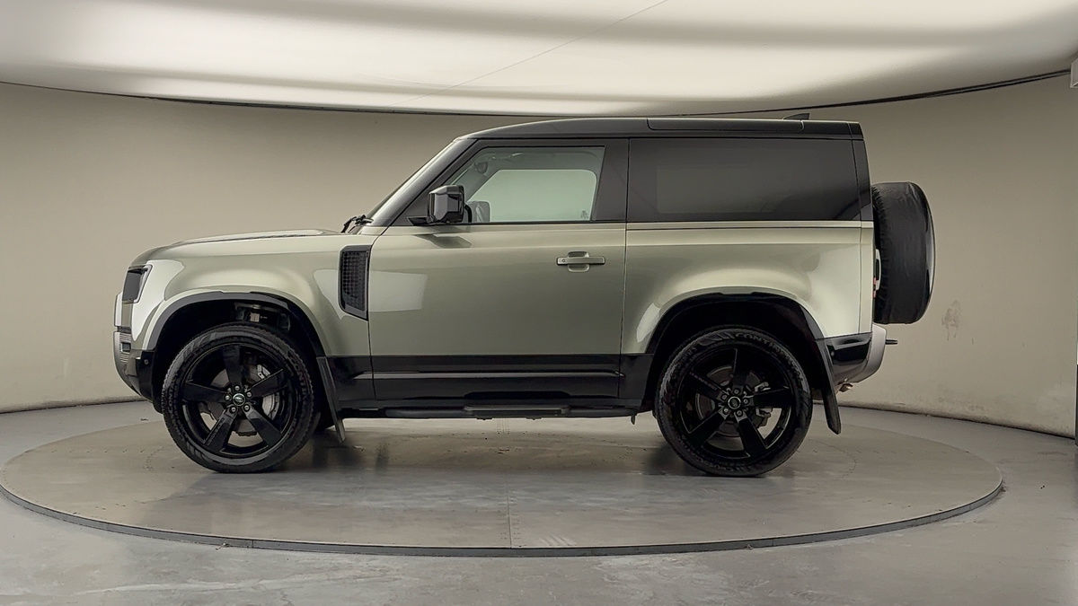 Land Rover Defender 90 Image 15