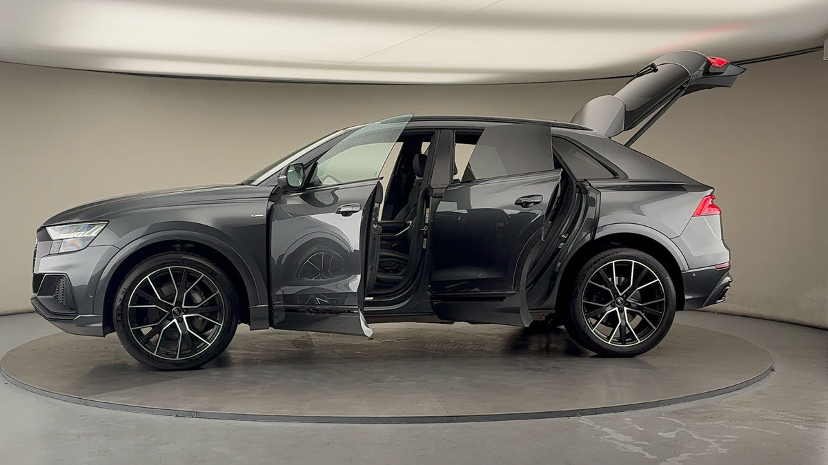 More views of Audi Q8