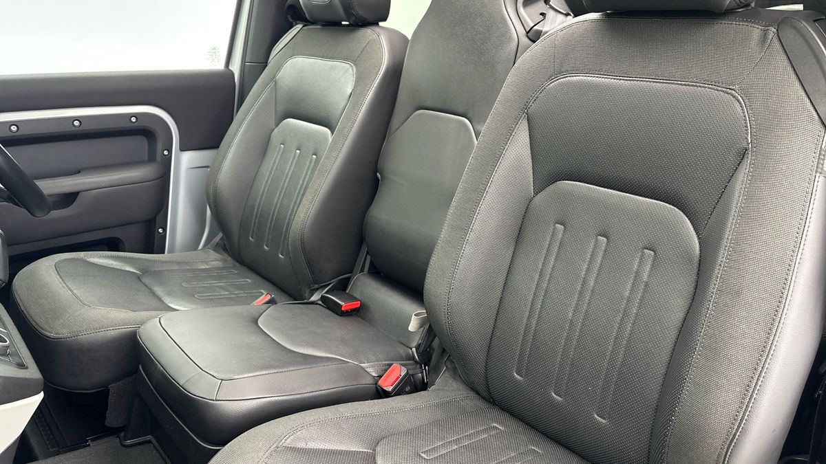 Land Rover Defender 90 Image 7