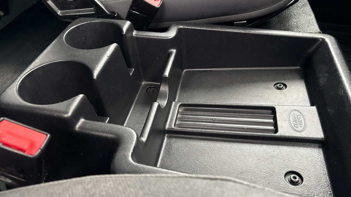 Land Rover Defender 110 Image 9