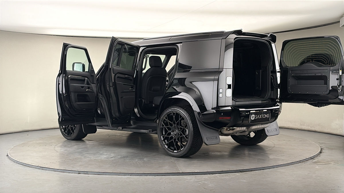 More views of Land Rover Defender 110