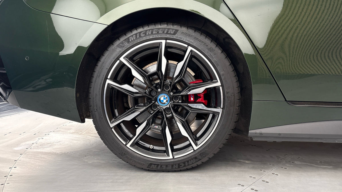 BMW i4 Image 10